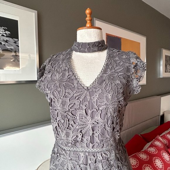 - J.O.A. Keyhole Lace Tiered Dress in Gray with Ruffled Sleeves SMALL   - W562 - Picture 4 of 15